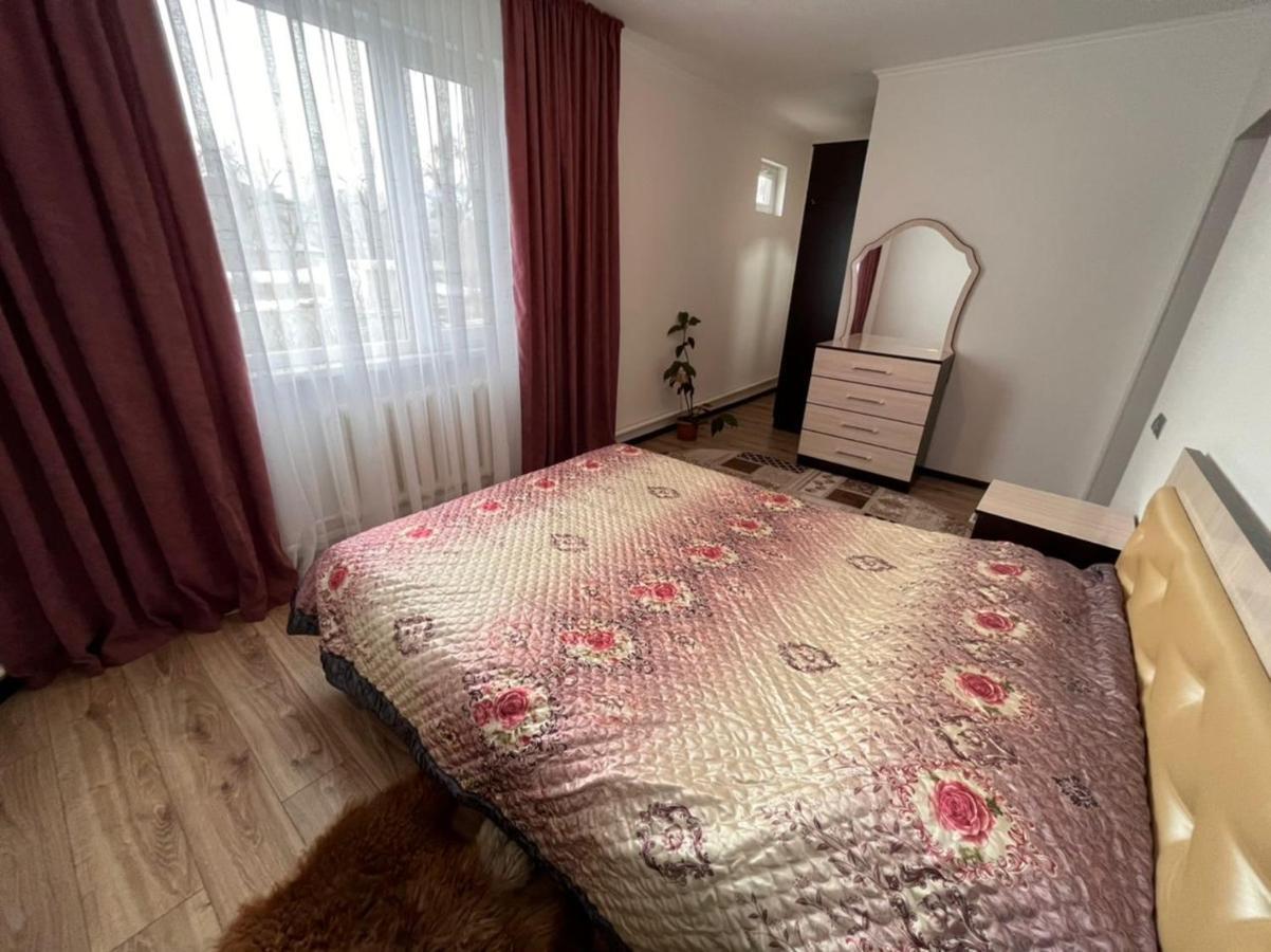 Agyn Guest House Karakol Bagian luar foto