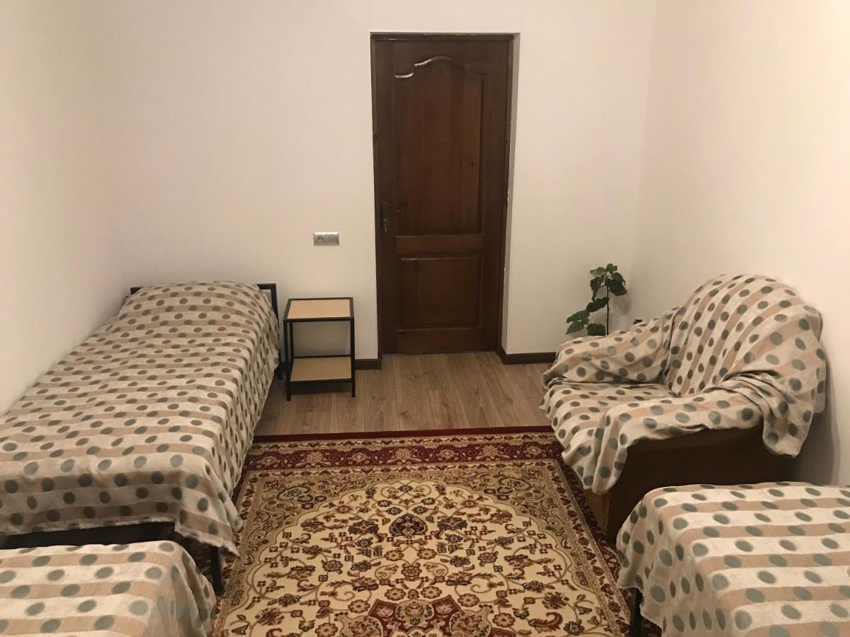 Agyn Guest House Karakol Bagian luar foto
